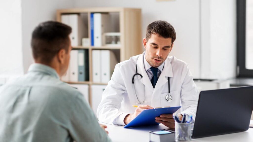 Psychiatrist talking to a client about medications during personality disorder treatment in Nashville.